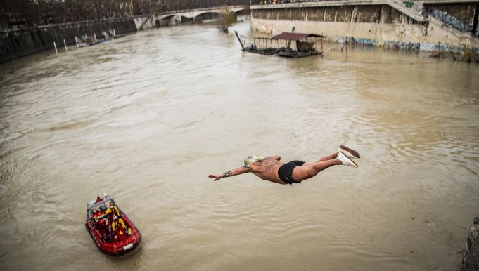 Rome's Mister OK to make New Year's Day dive into river Tiber
