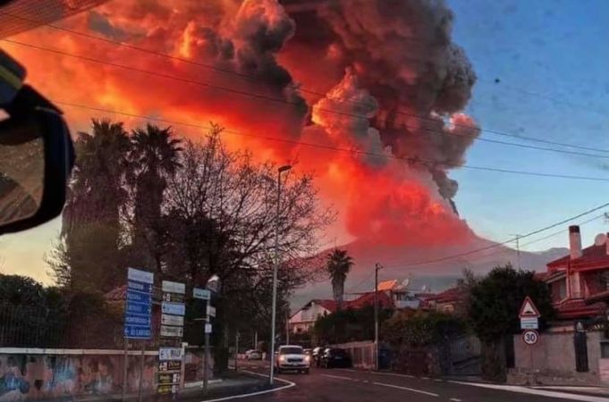 Italy: Catania airport reopens after Mount Etna eruption