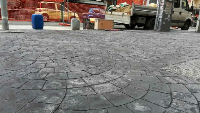 Rome rolls out cobblestone-stamped sidewalks