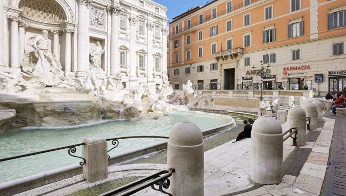 Rome reopens access to the Trevi Fountain