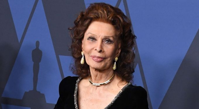 Sophia Loren to get award from Oscar Academy Museum