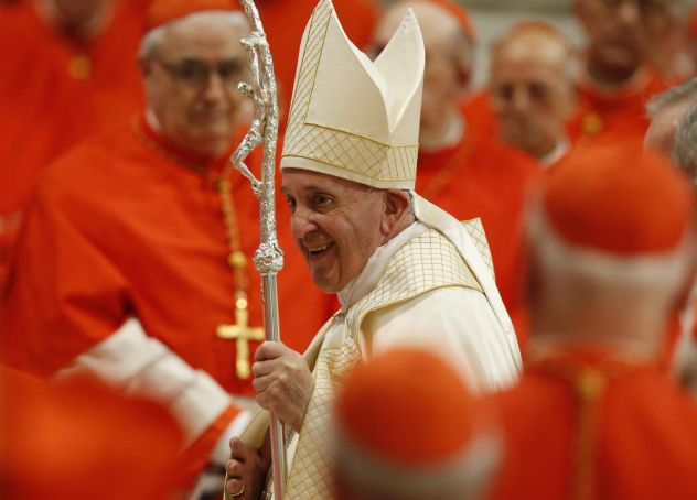 Pope orders pay cuts for cardinals to save Vatican jobs