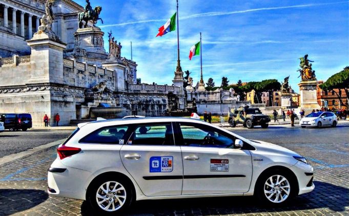 Rome taxis take over-80s for covid vaccine for free