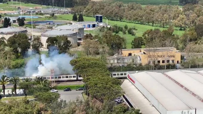 Rome train passengers flee as electric cables catch fire