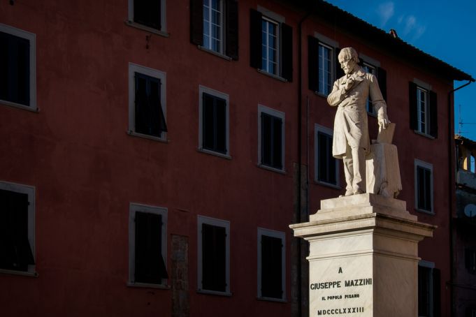 Giuseppe Mazzini statue and the sky in Pisa