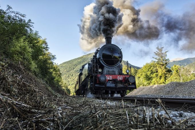 Full steam ahead for Italy's vintage trains