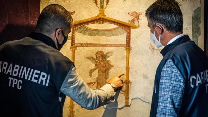 Pompeii welcomes back looted Roman frescoes