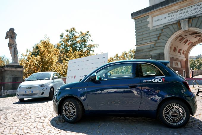 Rome welcomes electric Fiat 500 car sharing LeasysGO!