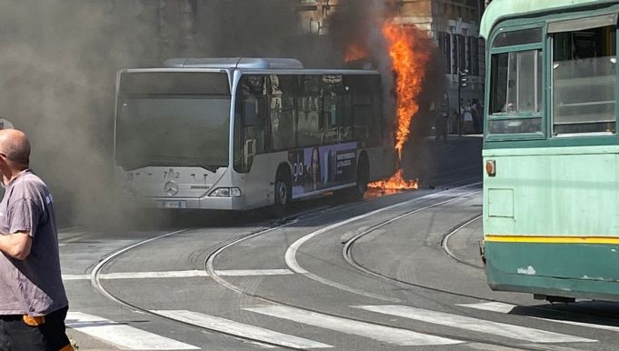 Rome bus bursts into flames near ministry of defence
