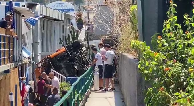 Capri: Bus plunges off road and crashes onto beach
