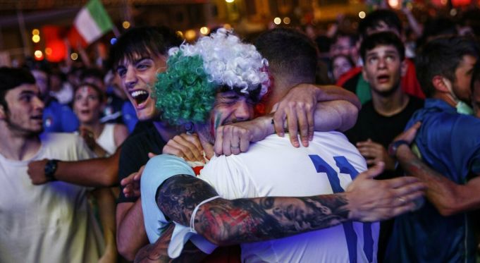 Euphoria on streets of Rome as Italy head to Euro 2020 final