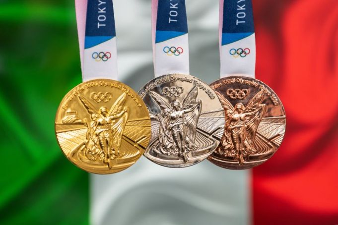 Italy ends Olympics with record 40 medals
