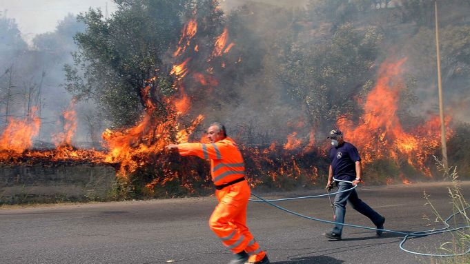 Wildfires rage in south of Italy amid record heatwave