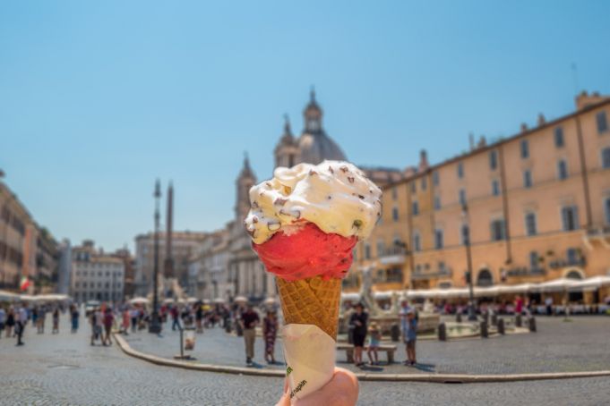 Pope sends 15,000 ice creams to Rome prisoners