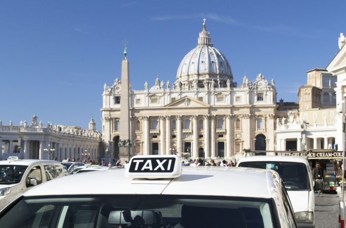 Italy's taxi drivers go on strike with protests in Rome
