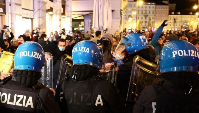 Italy clamps down on Green Pass protests