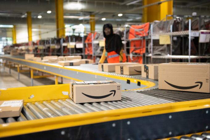 Amazon couriers in Italy call off Black Friday strike
