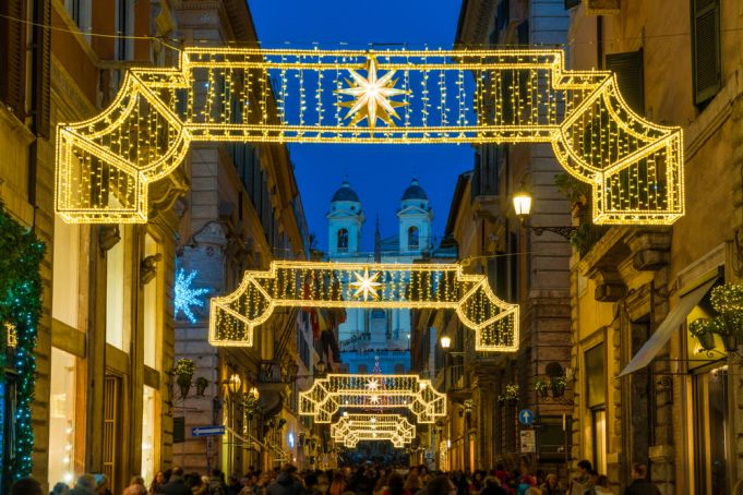 Italian cities impose new covid restrictions over Christmas season