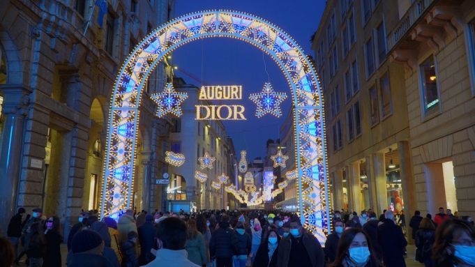 Italy debates new covid restrictions at Christmas