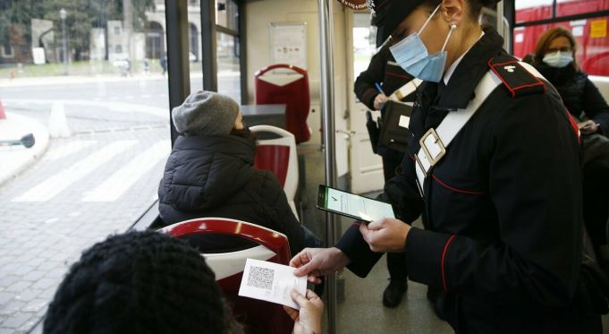 Rome bus commuter without Italy's Green Pass fined €400