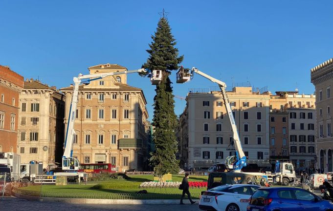 Rome to light up Christmas tree on 8 December