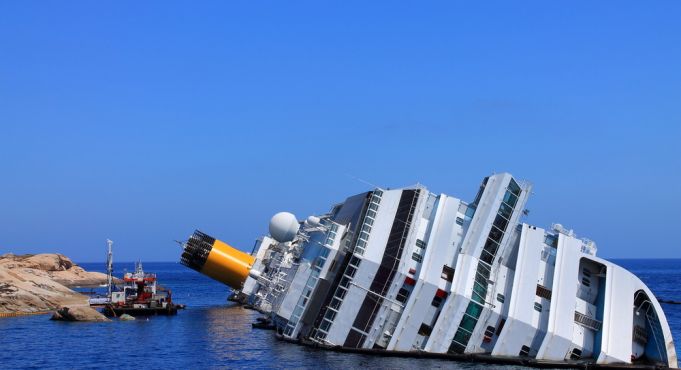 italian cruise ship that ran aground in med