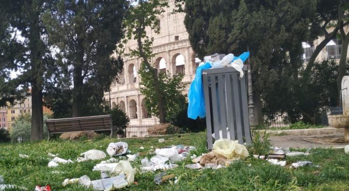 Rome residents join blitz to clean up the city