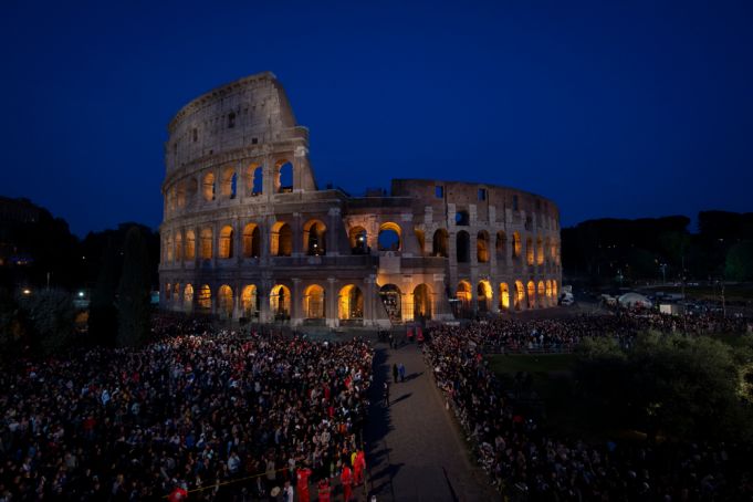 Good Friday in Rome: Colosseum shuts early for Via Crucis with Pope Francis