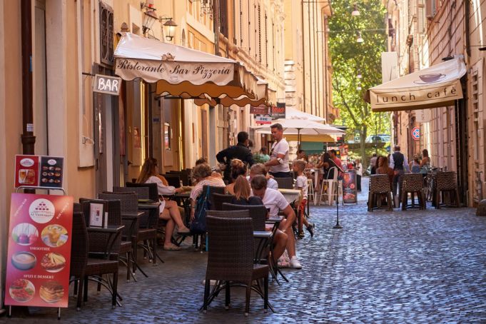 Rome extends availablity of outdoor restaurant tables