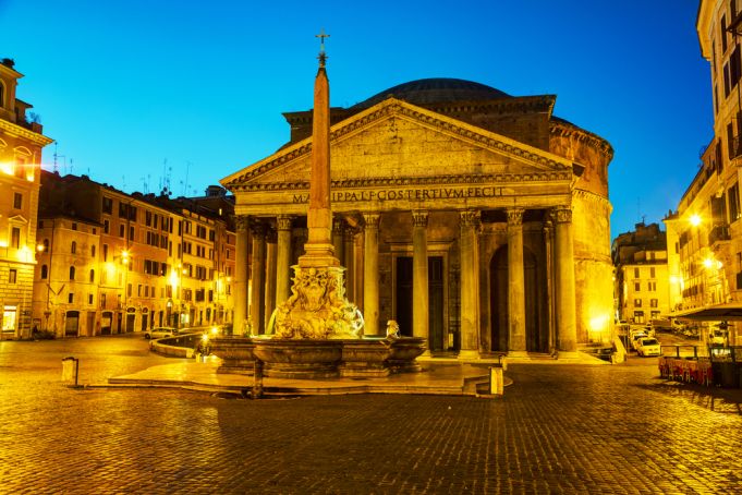 Tourist fined for climbing on Rome's Pantheon