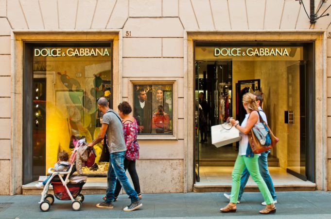 When do Italy's summer sales begin in 2022?