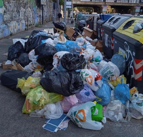Rome to exit trash emergency within a week, says mayor