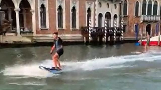 Venice mayor slams 'idiots' surfing on Grand Canal