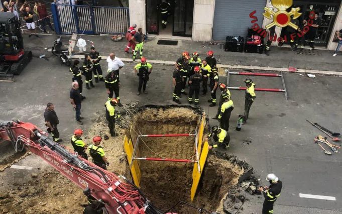 Suspected bank robber rescued in Rome after being buried in tunnel