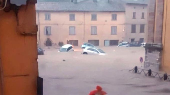 Italy floods: 10 dead and several missing in Marche region