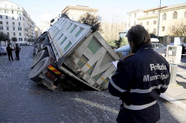 Rome’s giant potholes - image 2