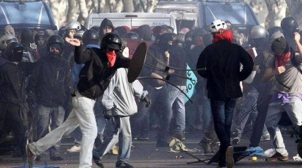 Clashes in Rome during anti-austerity protests - image 2