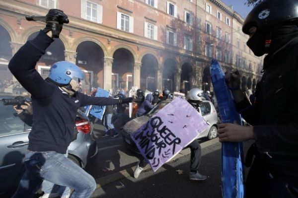 Clashes in Rome during anti-austerity protests - image 1