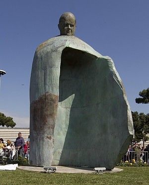 Rome unveils remake of John Paul II statue - image 2