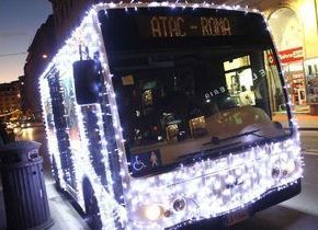 Rome bus lights up for Christmas - image 2