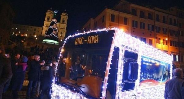 Rome bus lights up for Christmas - image 1