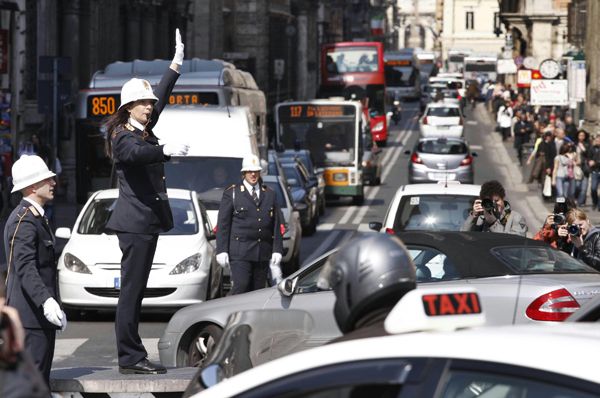 Rome's police to smarten up - image 2