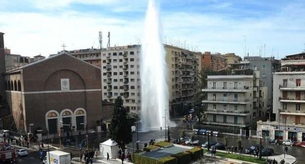 Impromptu geyser in Rome - image 1