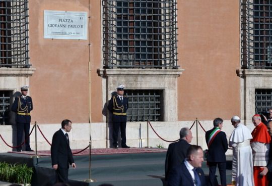 Pope Francis installed as bishop of Rome - image 2