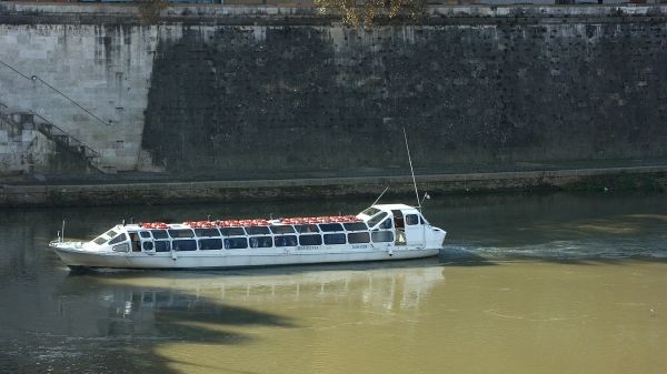 Rome suspends Tiber cruises - image 1