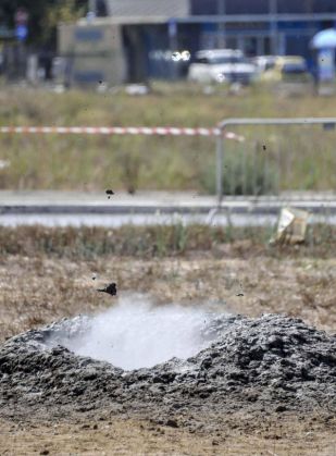 Geyser erupting near Fiumicino - image 2