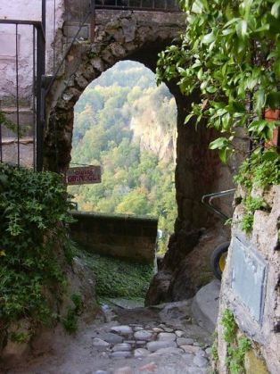 Calcata, Italy: The land that time forgot - image 4