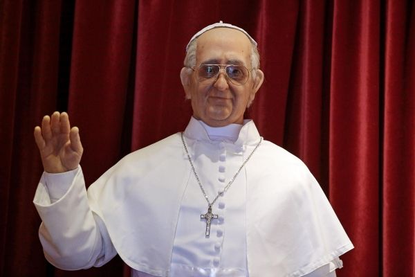 Pope Francis statue in Rome's wax museum - image 4