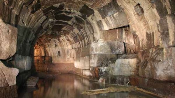 Exploring Rome Underground - image 3