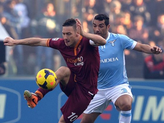 Giant mural of Totti appears in Rome - image 3